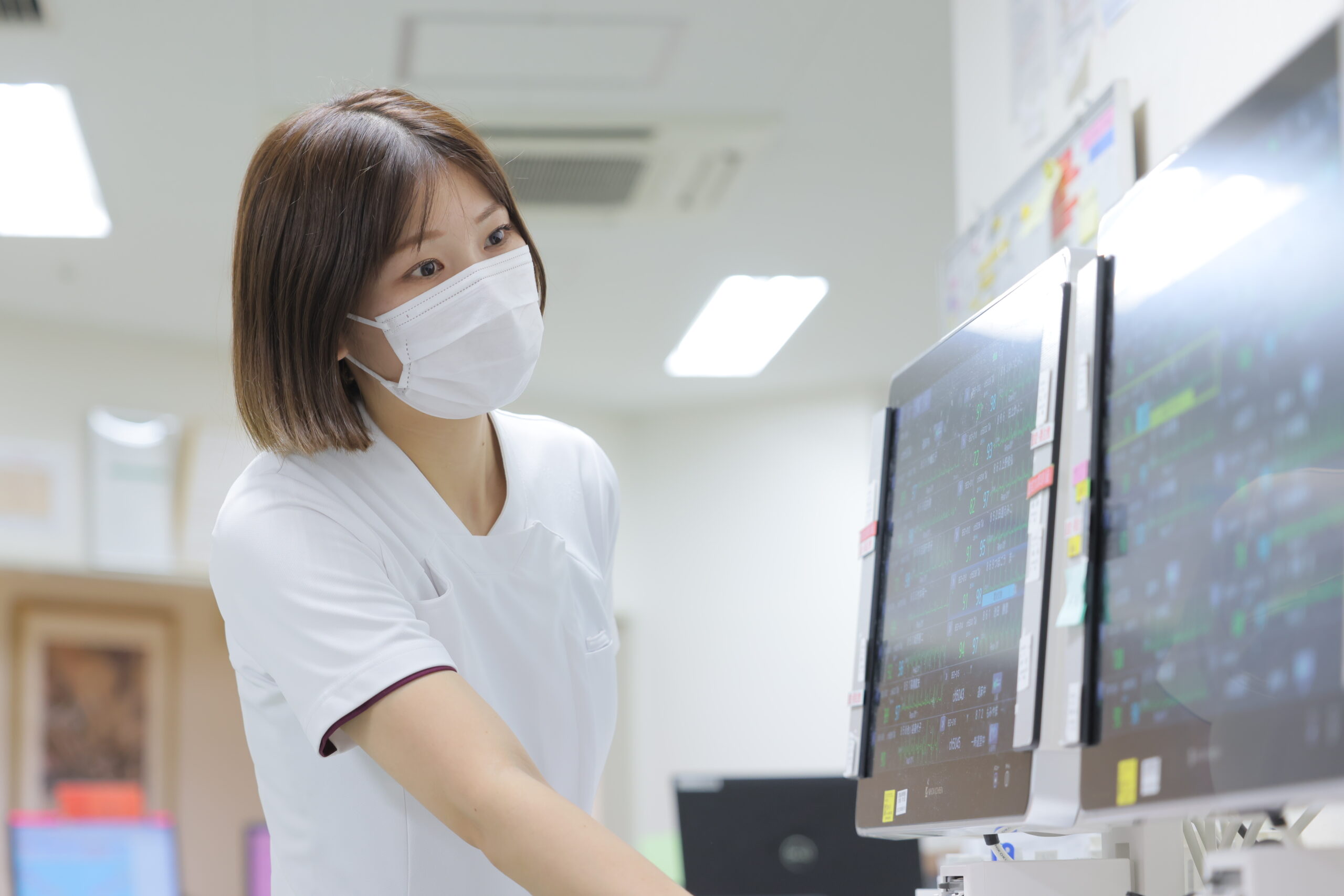 大阪府八尾市にある二次救急指定病院・医療法人徳洲会 八尾徳洲会総合病院の急性期病棟で働く看護師