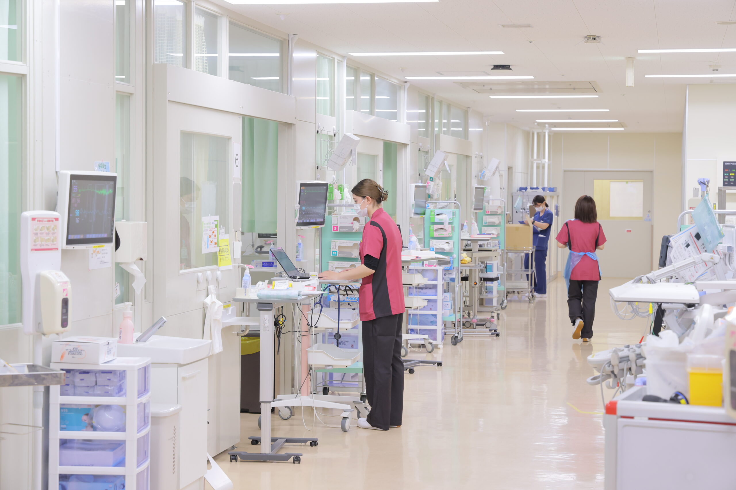 大阪府八尾市にある二次救急指定病院・医療法人徳洲会 八尾徳洲会総合病院のICU（集中治療室）