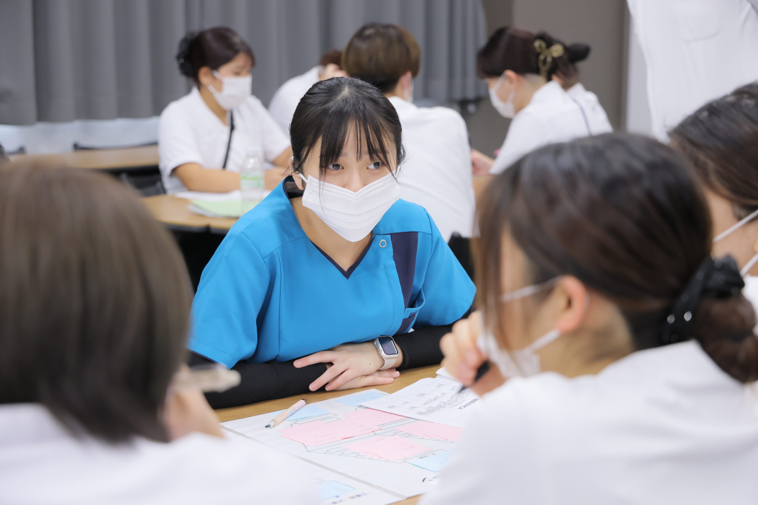 大阪府八尾市にある二次救急指定病院・医療法人徳洲会 八尾徳洲会総合病院のHCU(ハイケアユニット)で働く看護師