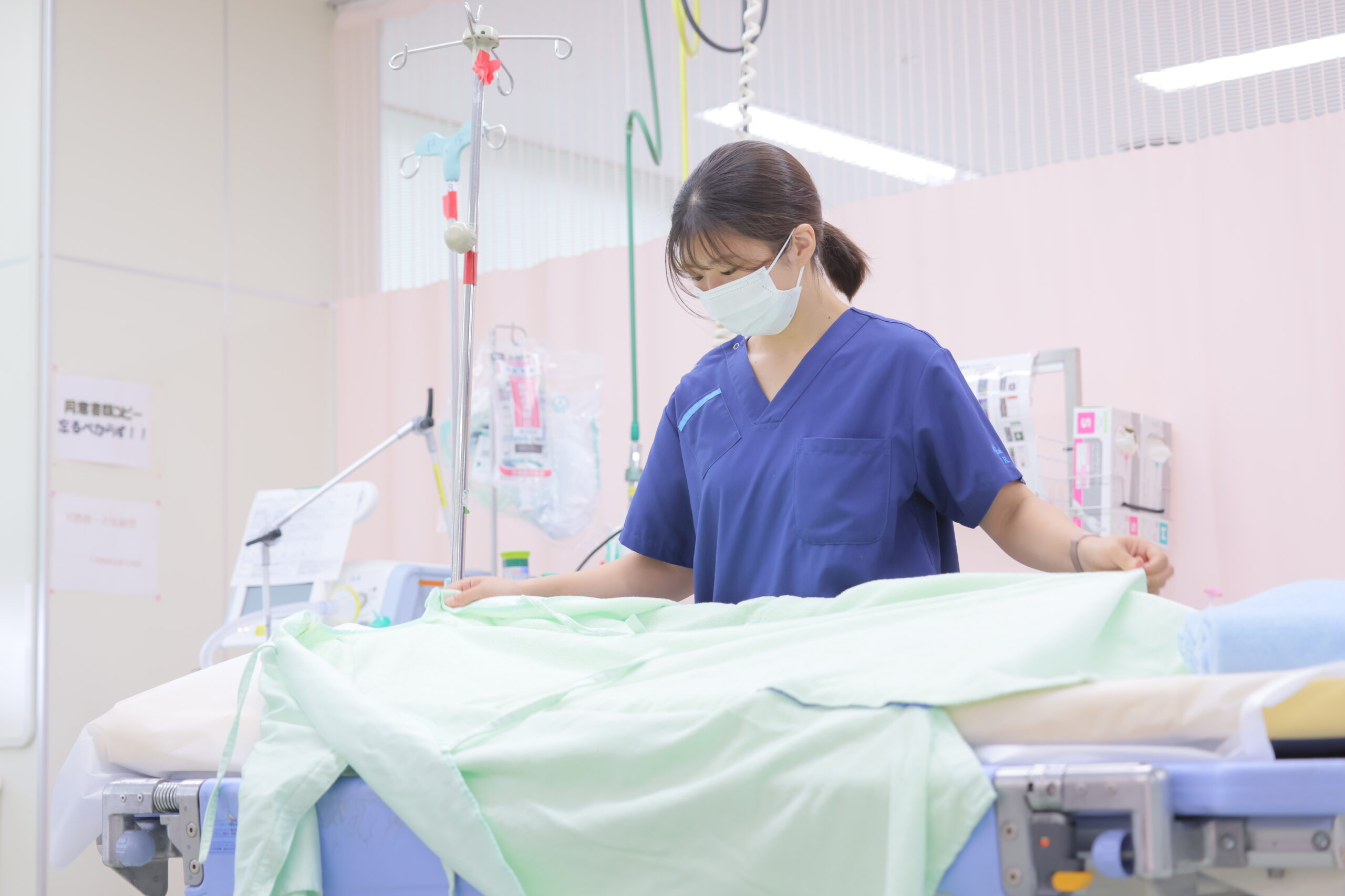 大阪府八尾市にある二次救急指定病院・医療法人徳洲会 八尾徳洲会総合病院のER（救命救急）で働く看護師