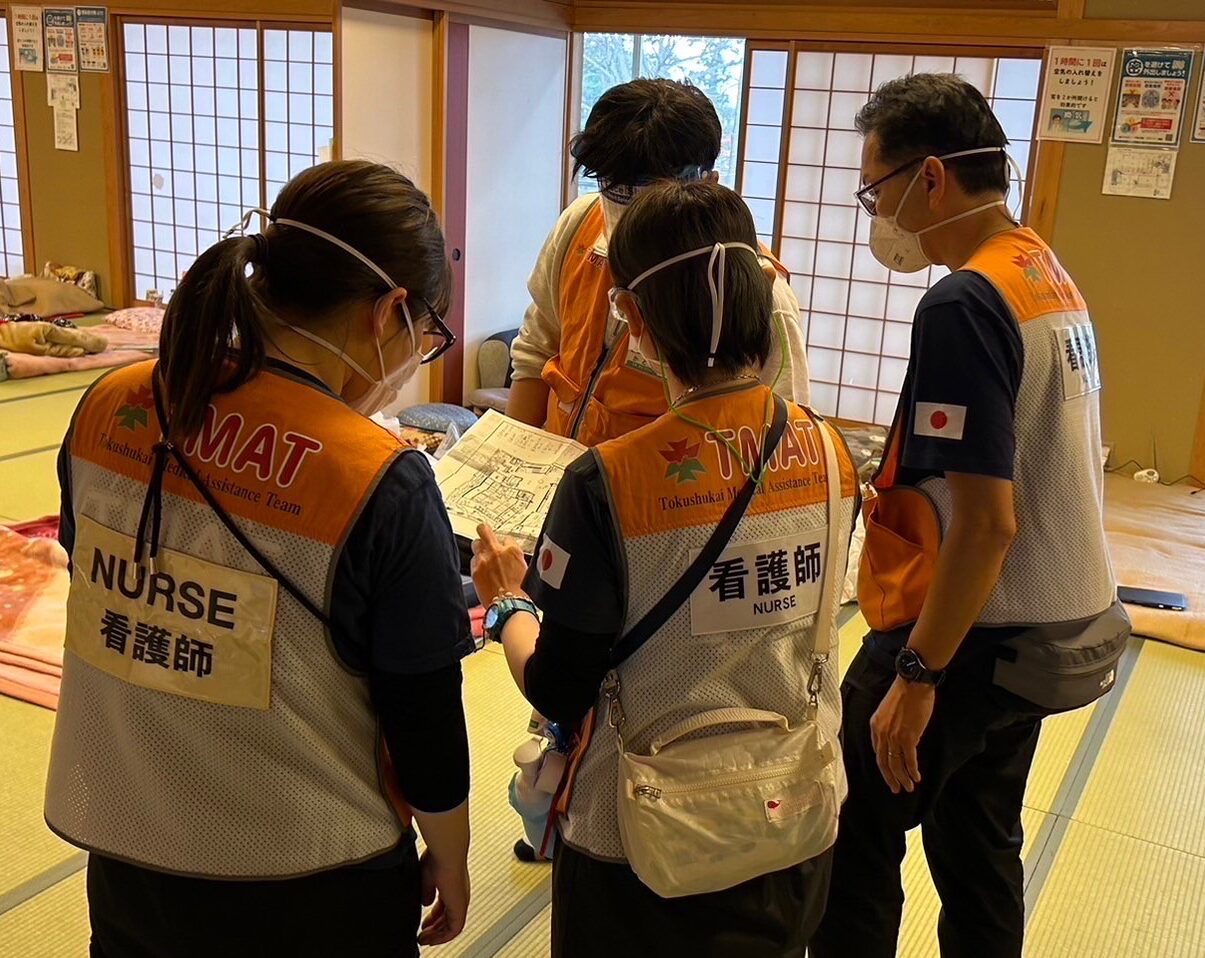 大阪府八尾市にある二次救急指定病院・医療法人徳洲会 八尾徳洲会総合病院のER（救命救急）で働く看護師がTMAT活動に参加した時の様子