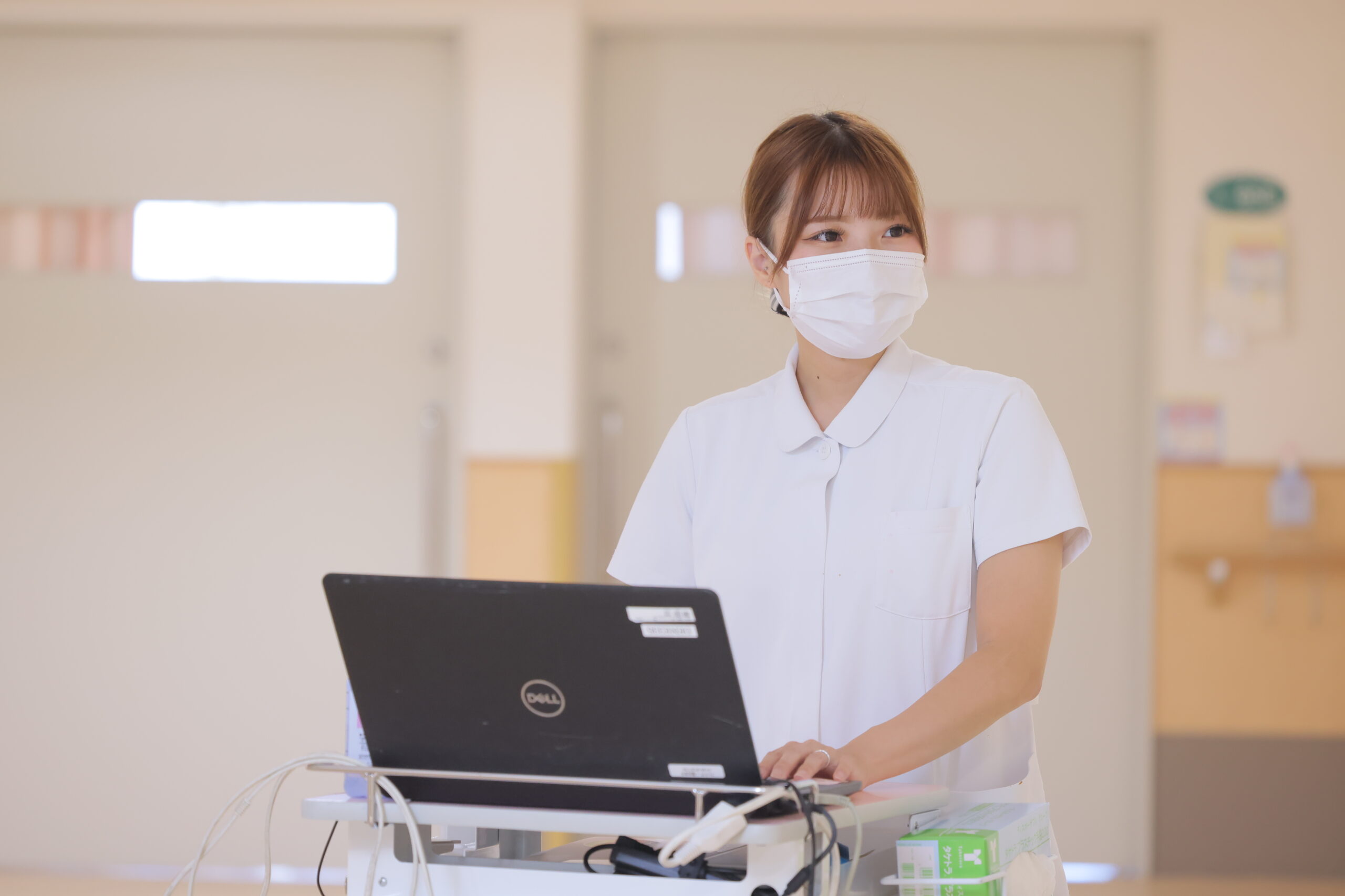 大阪府八尾市にある二次救急指定病院・医療法人徳洲会 八尾徳洲会総合病院の急性期病棟で働くママさん看護師