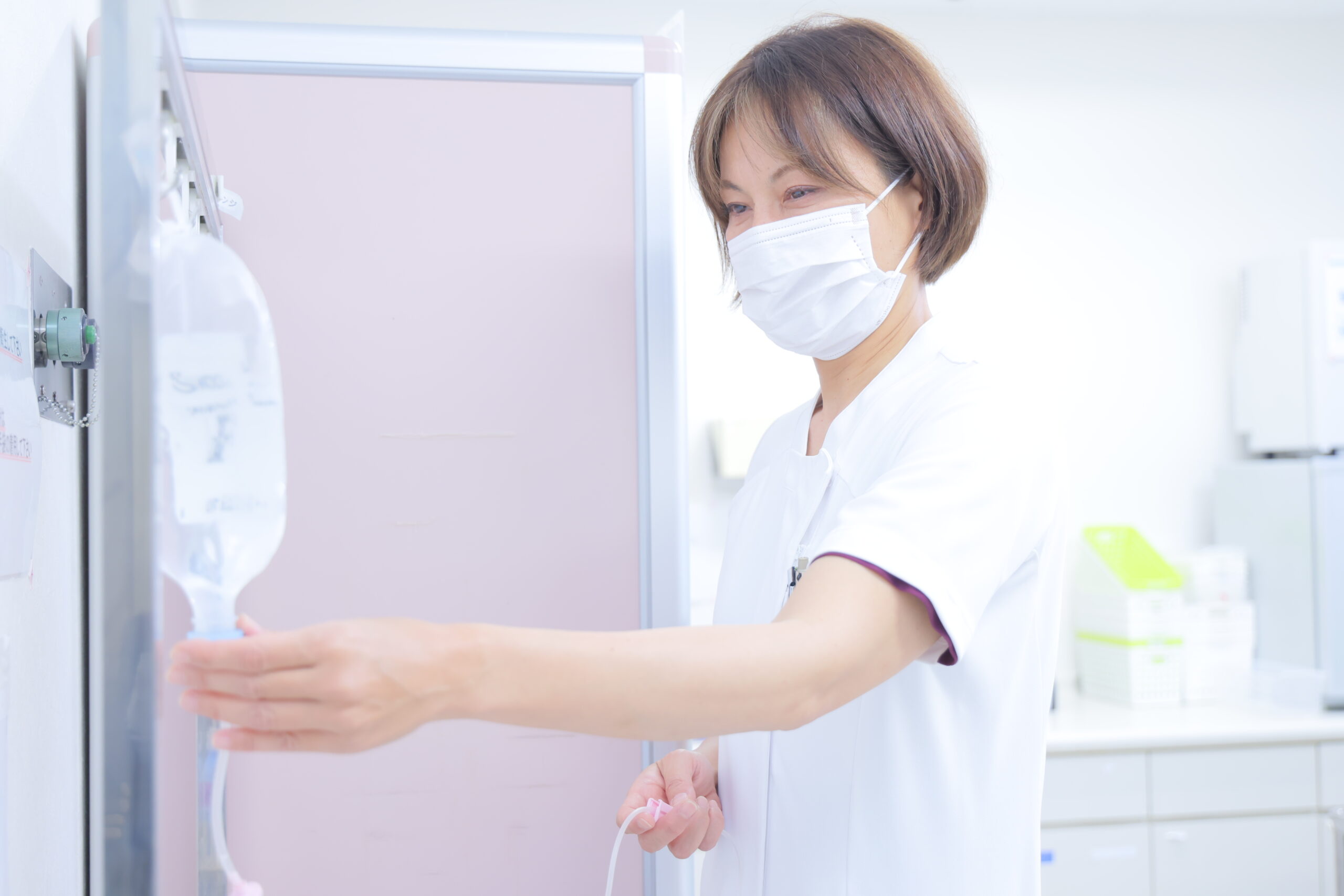 大阪府八尾市にある二次救急指定病院・医療法人徳洲会 八尾徳洲会総合病院の急性期病棟で働く看護師