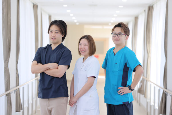 大阪府八尾市にある二次救急指定病院・医療法人徳洲会 八尾徳洲会総合病院で働く看護師たち