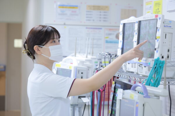 大阪府八尾市にある二次救急指定病院・医療法人徳洲会 八尾徳洲会総合病院の急性期病棟で働く看護師