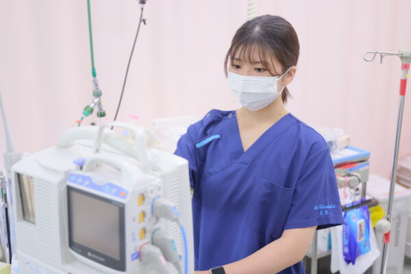 大阪府八尾市にある二次救急指定病院・医療法人徳洲会 八尾徳洲会総合病院のER（救命救急）で働く看護師