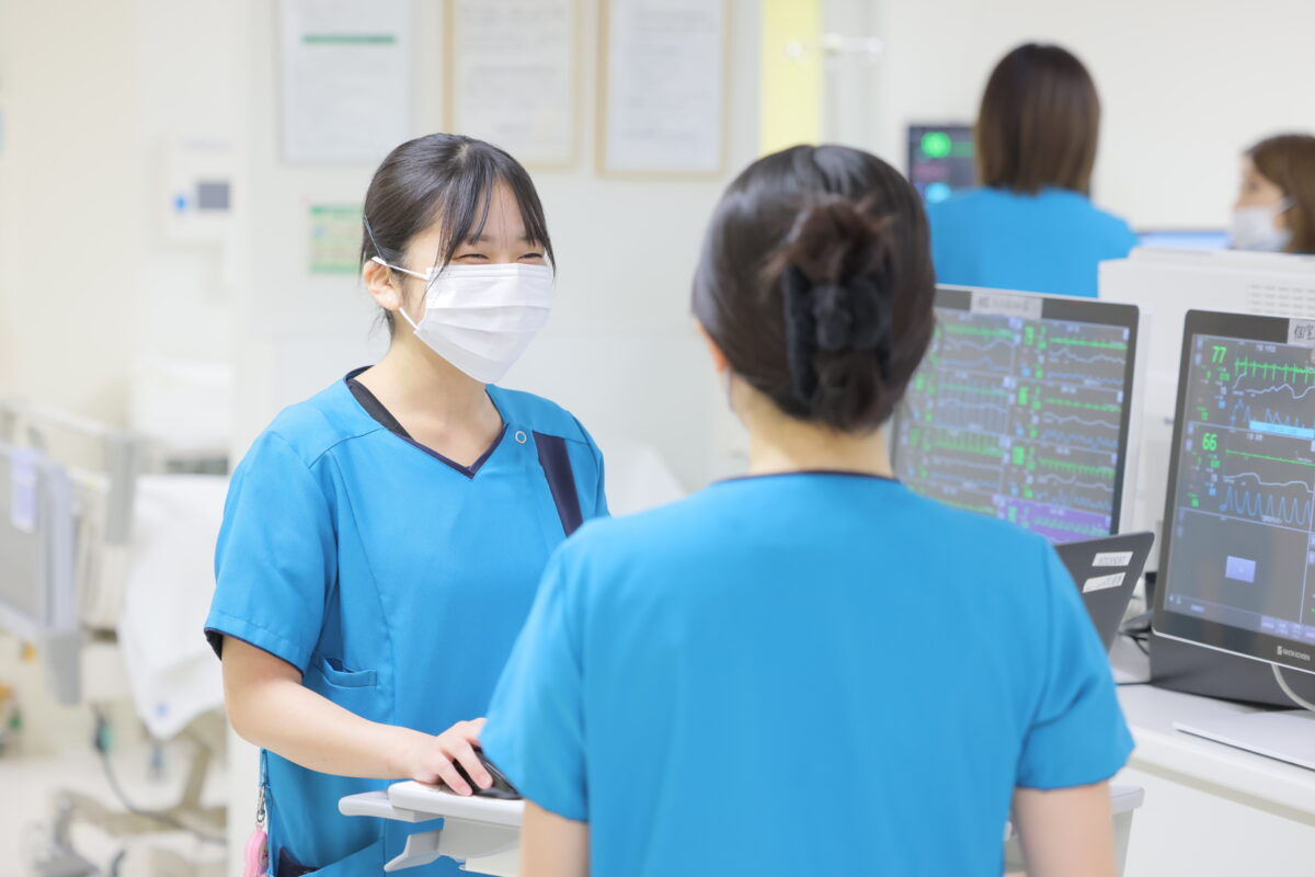 大阪府八尾市にある二次救急指定病院・医療法人徳洲会 八尾徳洲会総合病院のHCU（ハイケアユニット）で働く看護師